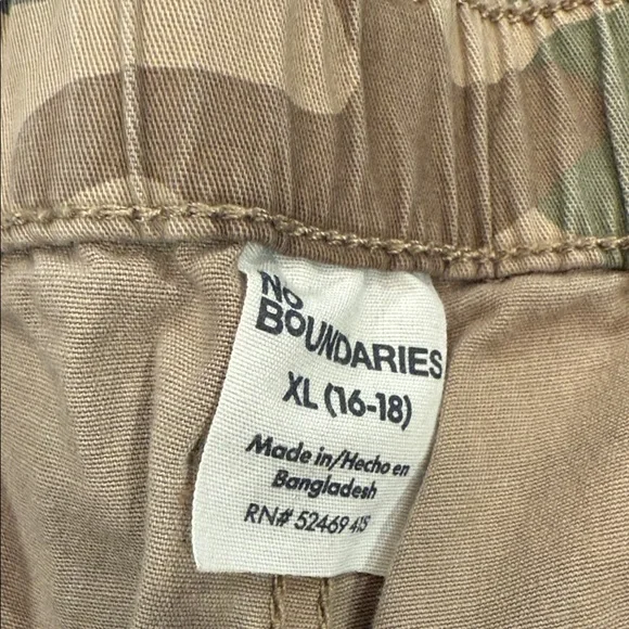 No Boundaries Green and Brown Cargo Pants - Picture 2 of 4